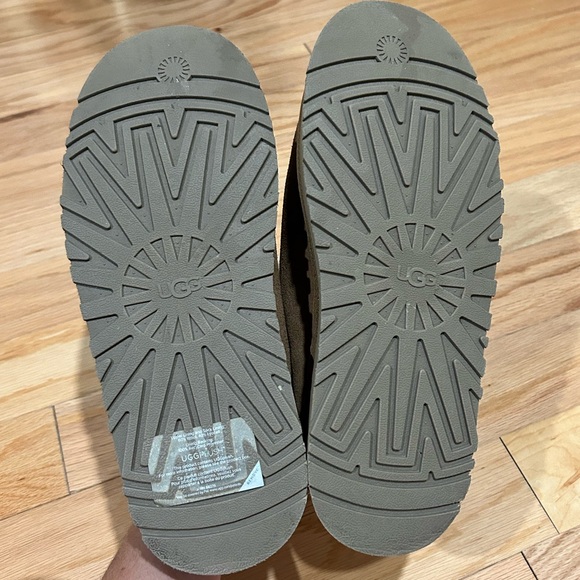 UGG Tazz II Chestnut Platform Slip-Ons with Red Accent - Picture 6 of 7